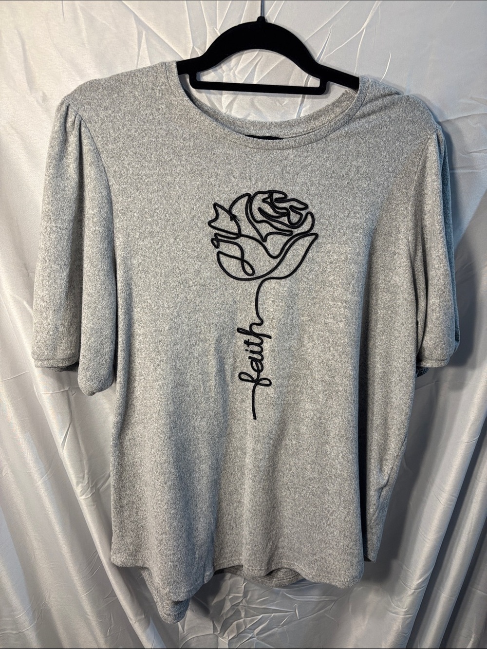 Women’s Gray Short-Sleeve Tee with Rose 'Faith' Graphic